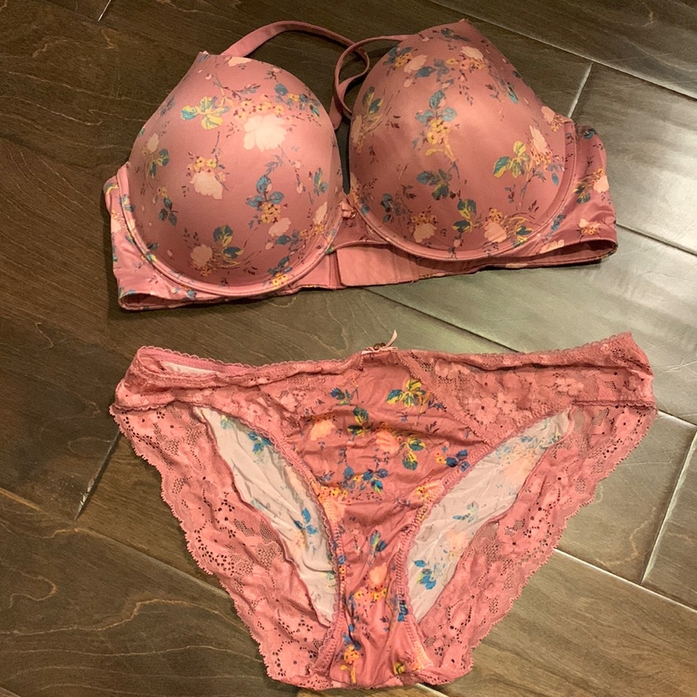 Victoria’s Secret Body by Victoria Bra and matching Panties (XL)